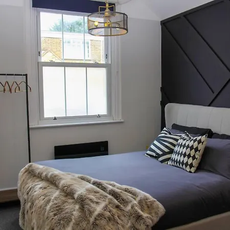 Studio-Sleeps 4-10 Min H Potter-17 Min London Watford  Esterno foto